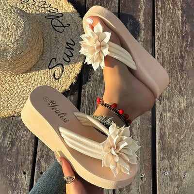 Petra - Charmante Keil-Flip-Flops