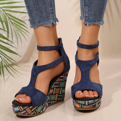 Marita – Geometrische Plateau-Riemchensandalen mit Keilabsatz