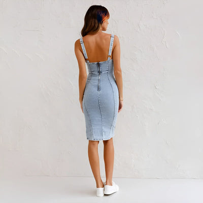 LIVINA - LÄSSIGES JEANSKLEID MIT FEMININER SILHOUETTE