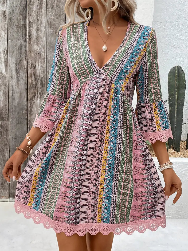 Mindy – Stilvolles Minikleid mit V-Ausschnitt und Boho-Print