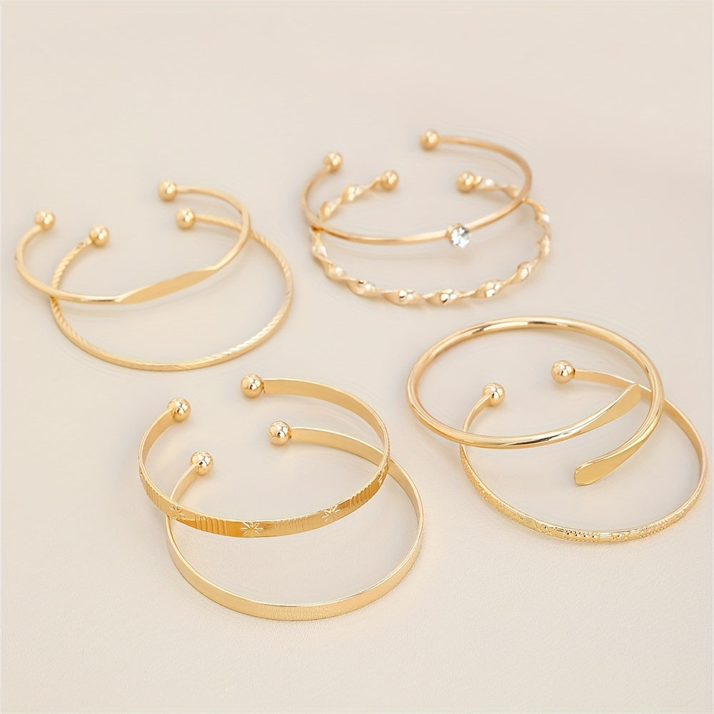 Elegantes 8-teiliges Gold-Armreifenset - gedrehte & geschnitzte Designs mit Strasssteinen