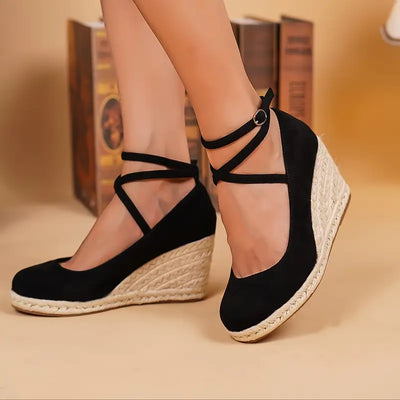 Leija – Schwarze Espadrilles mit Keilabsatz und Knöchelriemen