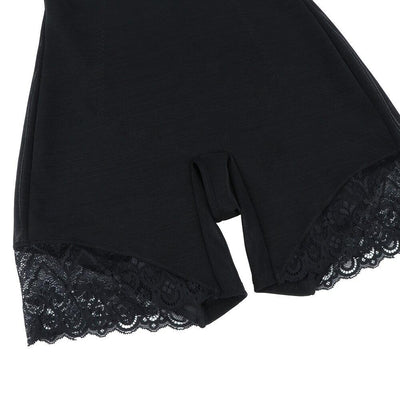 Shapewear-Body mit kurzen Beinen und V-Ausschnitt mit Spitzenbesatz