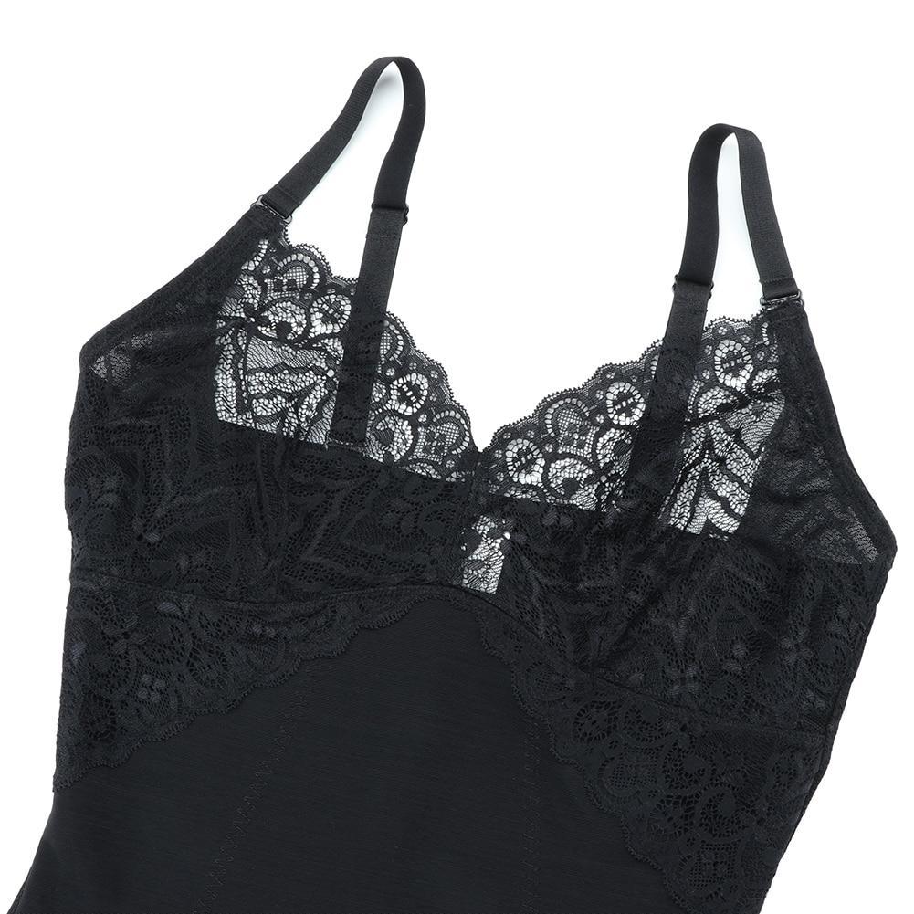 Shapewear-Body mit kurzen Beinen und V-Ausschnitt mit Spitzenbesatz