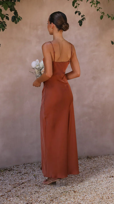 Damen Satinkleid – Ärmellos mit Wasserfallausschnitt & Schlitz – Elegantes Abendkleid