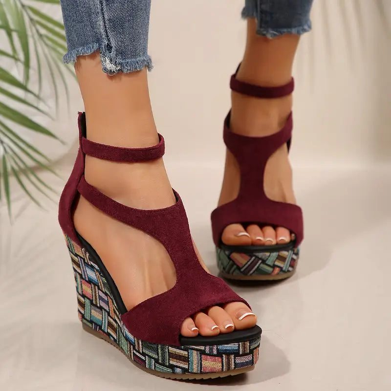 Marita – Geometrische Plateau-Riemchensandalen mit Keilabsatz