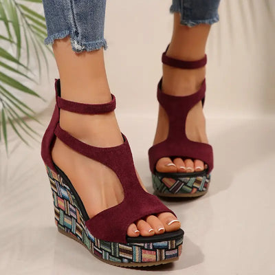 Marita – Geometrische Plateau-Riemchensandalen mit Keilabsatz