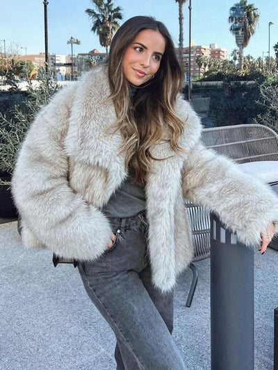 AMARA LUXURIÖSER HANDGEWEBTER WOLLMANTEL