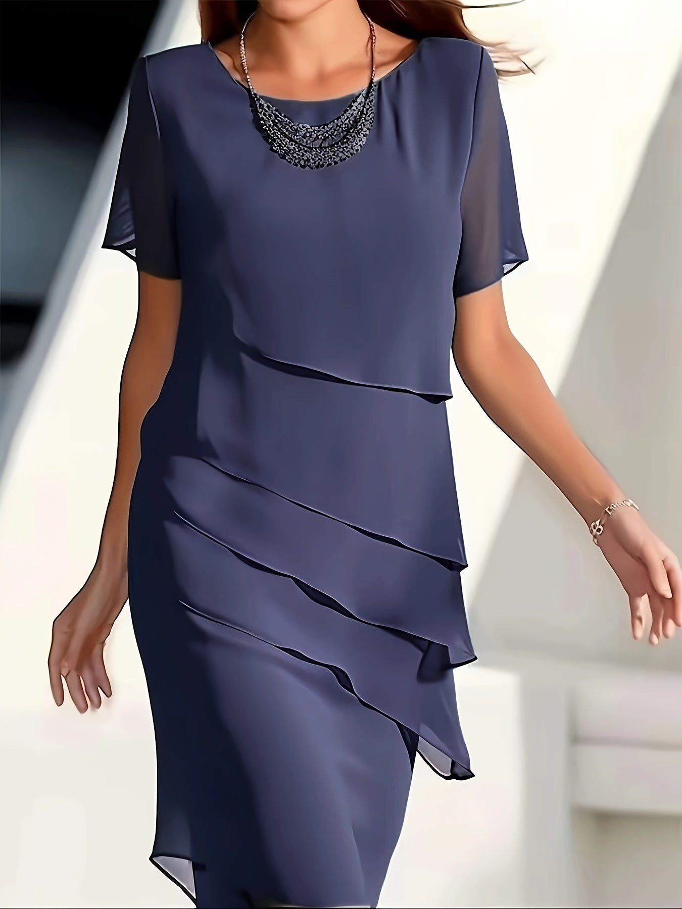 Armi – Elegantes Kleid mit Lagenoptik