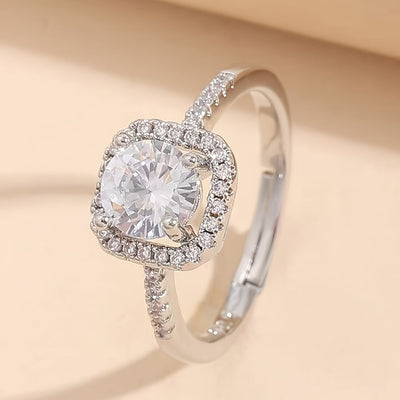 Eleganter Verstellbarer Quadratischer Ring mit Weißgold-Beschichtung und Synthetischem Zirkonia