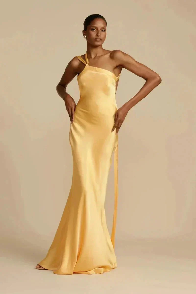 Maxine - Elegant one-shoulder dress with open back and sloped neckline