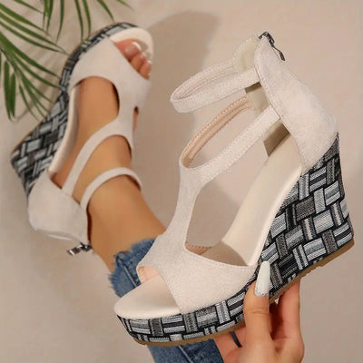 Marita – Geometrische Plateau-Riemchensandalen mit Keilabsatz