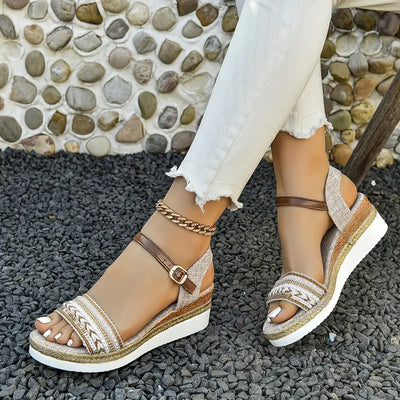 Iscelyn – Boho Plateau-Sandalen mit Knöchelriemen