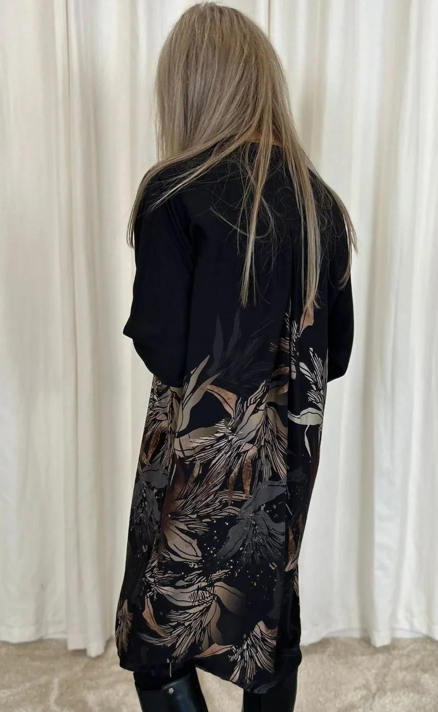 Damen Langarm Midikleid mit Blumenmuster in Schwarz