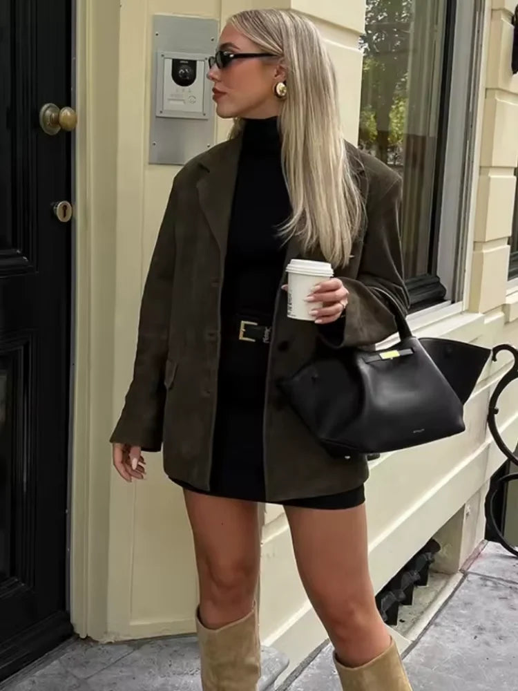 Brauner Damenblazer aus Wildleder mit Knöpfen