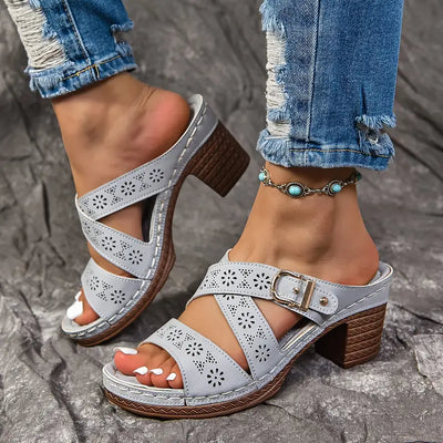 Solienne – Stilvolle Slip-On-Sandalen mit Cut-Out und Blockabsatz