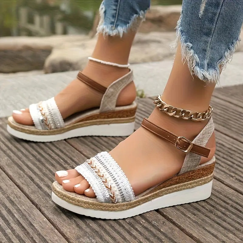 Iscelyn – Boho Plateau-Sandalen mit Knöchelriemen