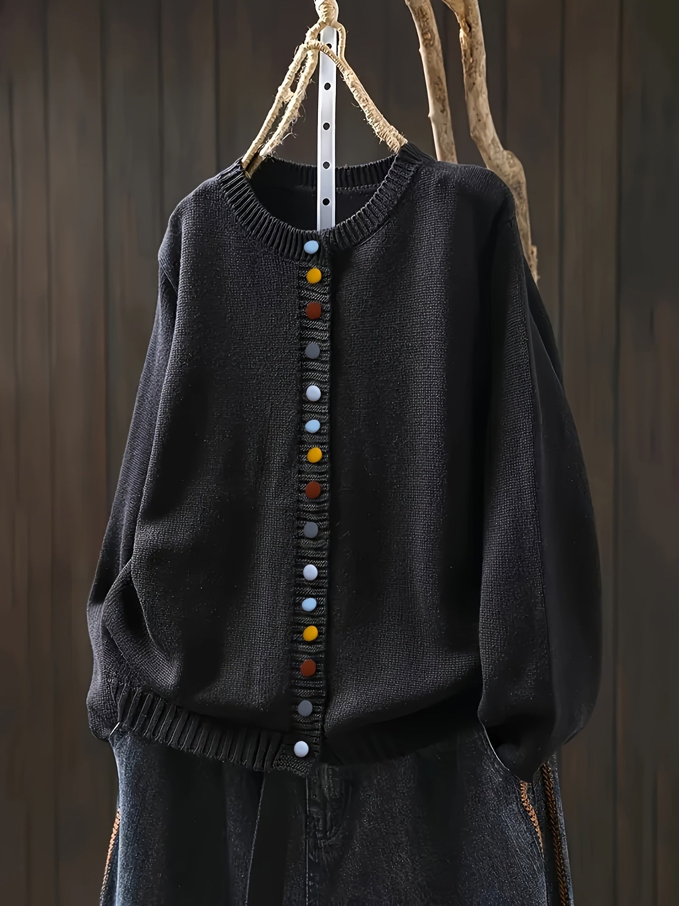 Gunilla – Strickjacke mit dekorativen Knöpfen
