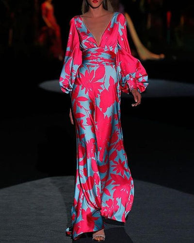 Mattea – Satin-Maxikleid mit tropischem Print