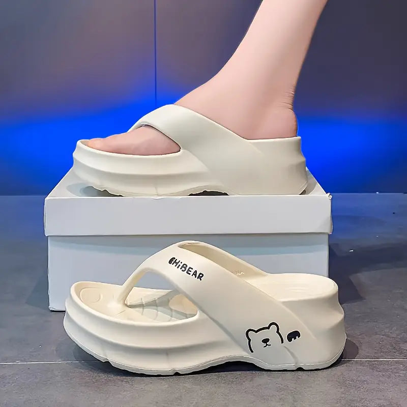 Junea – Süße Flip-Flop-Hausschuhe mit Bären-Platea
