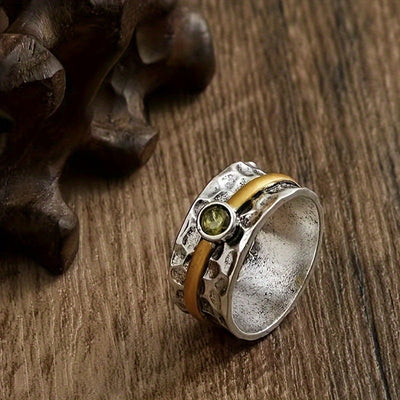 Eleganter grüner Ring