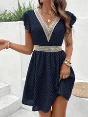 Alice - Elegantes A-Linien-Kleid mit V-Ausschnitt aus französischer Spitze für Frauen