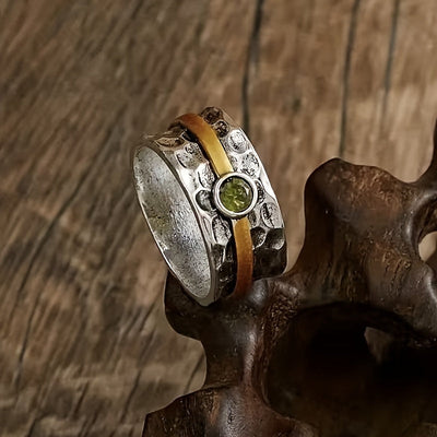 Eleganter grüner Ring