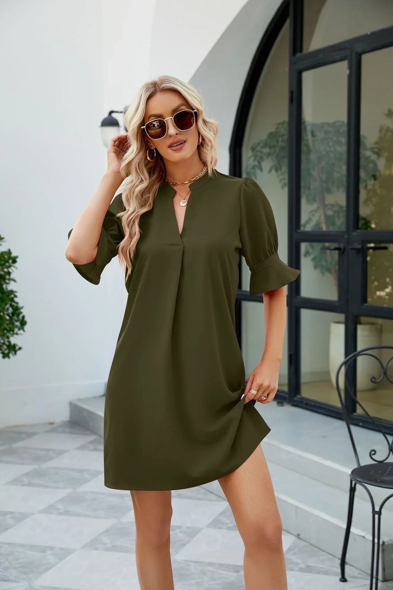 Agatha - Elegantes Minikleid mit V-Ausschnitt und Puffärmel
