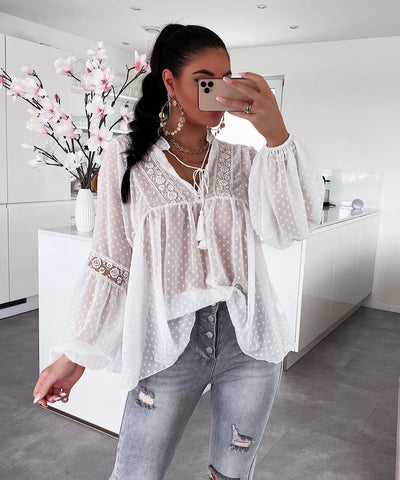 Noorani – Elegante, transparente Boho-Bluse mit Spitzenbesatz