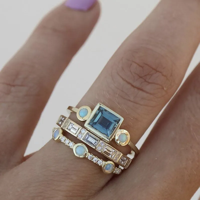 Vintage-Ringset mit blauen Kristallen