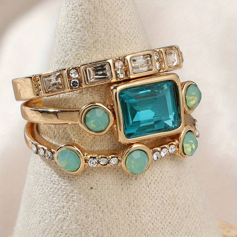 Vintage-Ringset mit blauen Kristallen