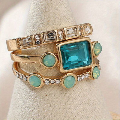 Vintage-Ringset mit blauen Kristallen