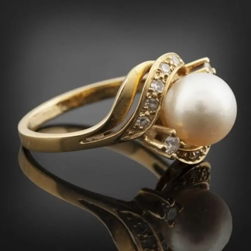 Eleganter Ring mit Perle und Brillanten in Gold