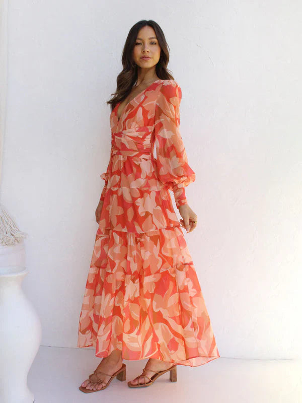 Caelith – Abstraktes Chiffon-Maxikleid