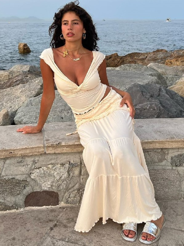 Elina | Set aus tiefem Top und gerafftem Rock