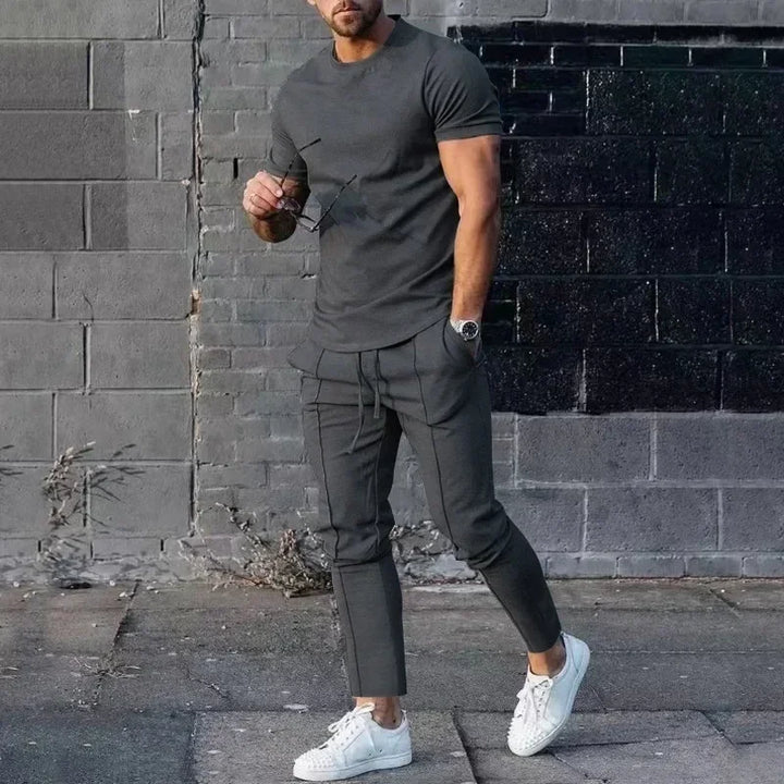 Herren-Freizeitset mit T-Shirt und Slim-Fit-Joggerhose