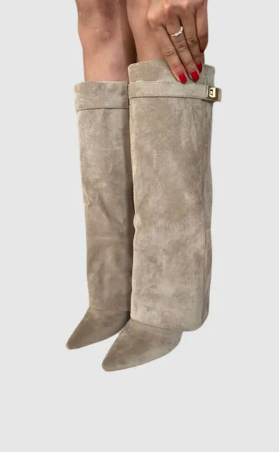 Damenstiefel mit weitem Beinabschluss – Eleganter Retro-Look in Beige