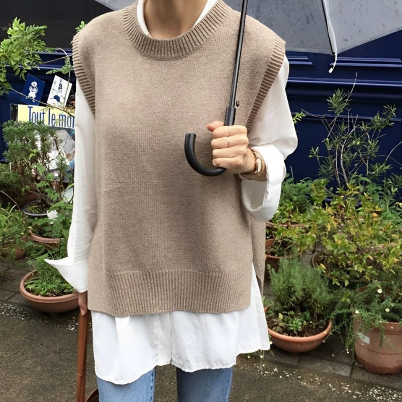 Ermengard | Kurze Damen Strickjacke | Schwarze