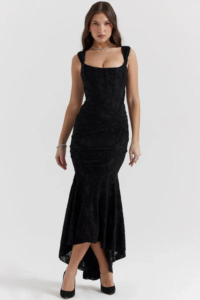 Schulterfreies Spitzen-Abendkleid mit figurbetonter Passform