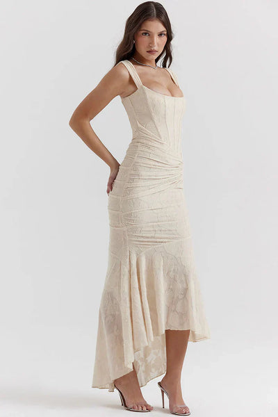 Schulterfreies Spitzen-Abendkleid mit figurbetonter Passform