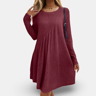 LINA™ | Gestreiftes, weiches Strickkleid