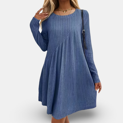 LINA™ | Gestreiftes, weiches Strickkleid