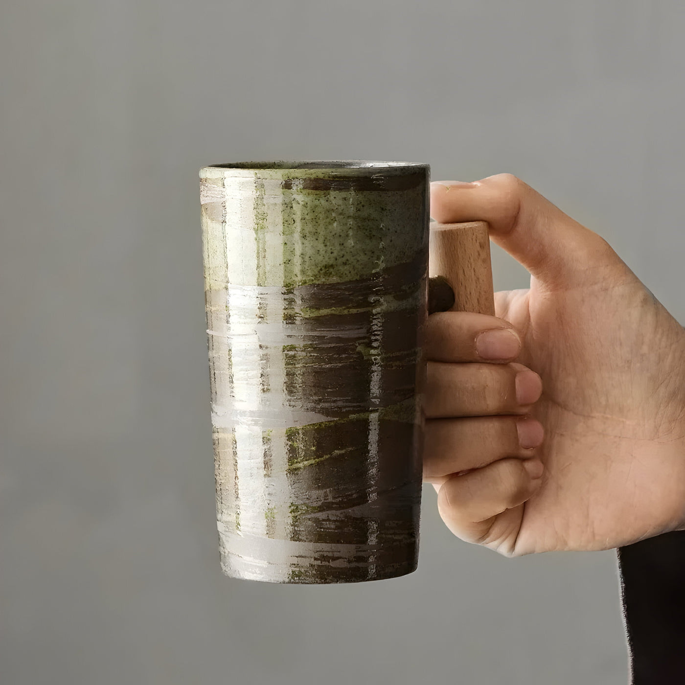 StillSip – Japanisch-inspirierter erdohfarbener Becher mit handgefertigtem Look