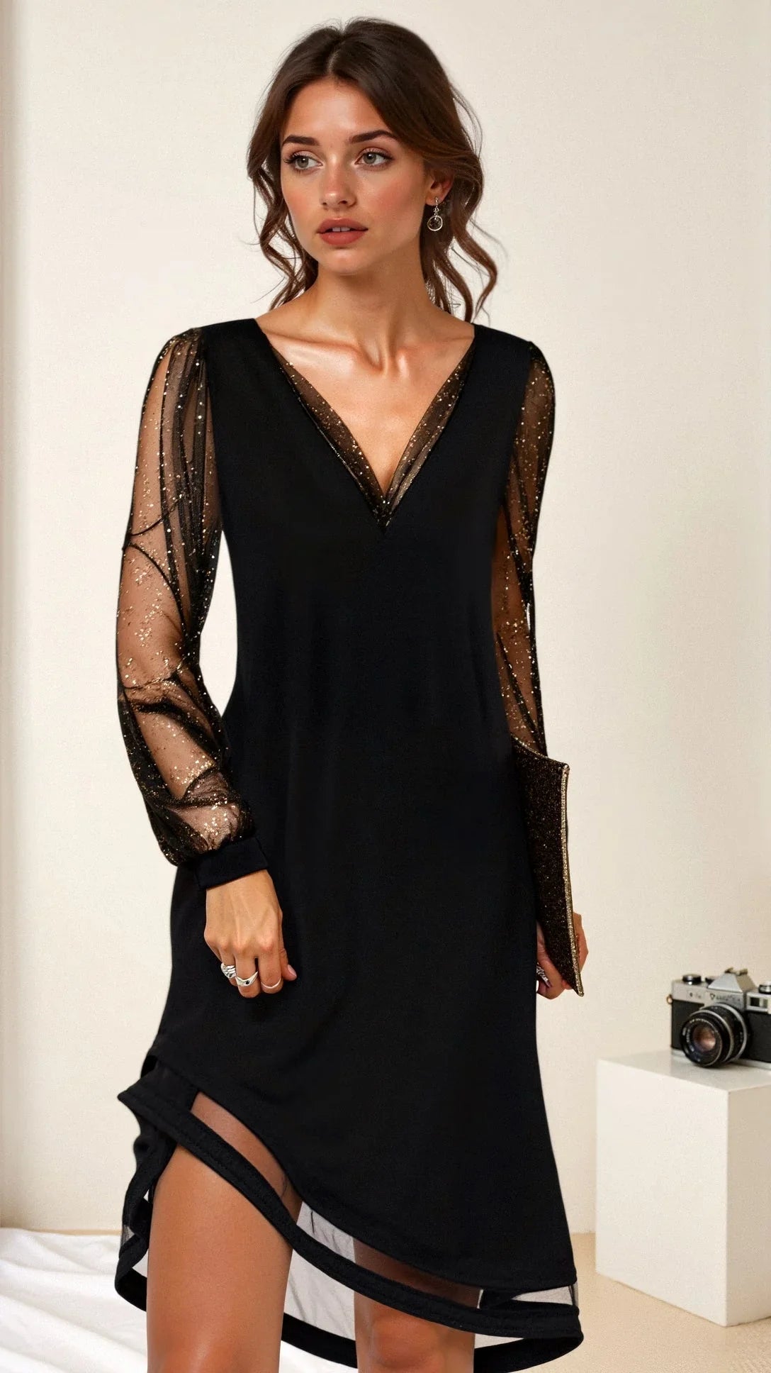 Devita – Elegantes schwarzes Kleid mit V-Ausschnitt und Netzärmeln