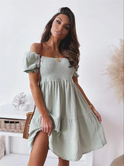 Lorelaine – Off-Shoulder-Minikleid mit Rüschenärmeln und Smokarbeit