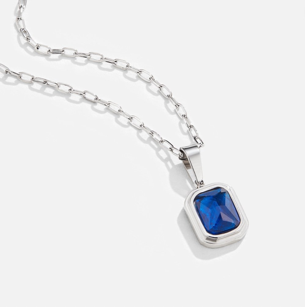 Ocean Blue – Silberne Halskette mit Anhänger in Ozeanblau