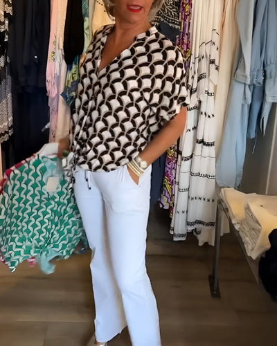 Blanka – bedruckte bluse mit kurzen armeln und v-ausschnitt