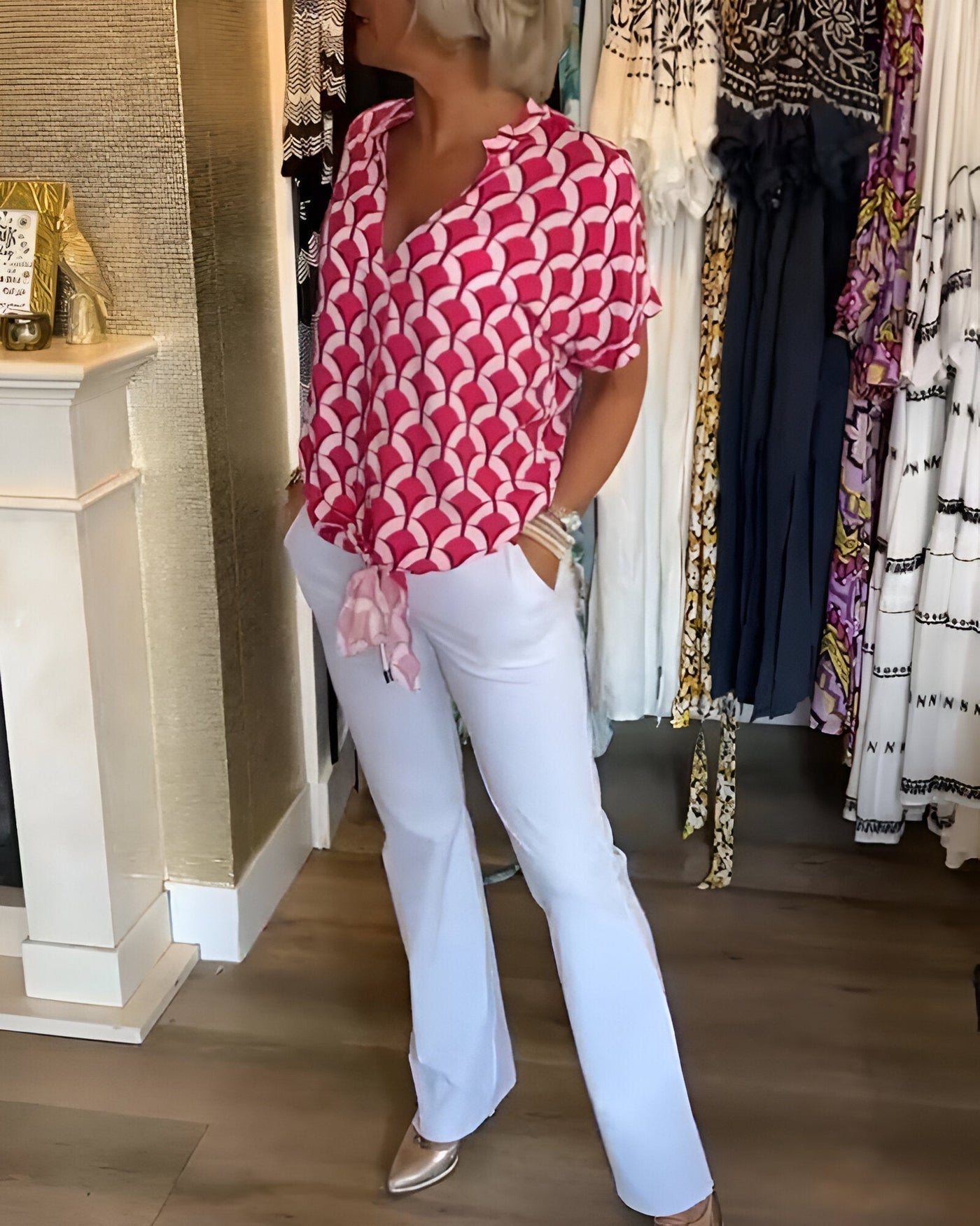 Blanka – bedruckte bluse mit kurzen armeln und v-ausschnitt