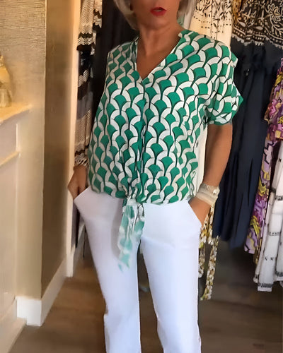 Blanka – bedruckte bluse mit kurzen armeln und v-ausschnitt