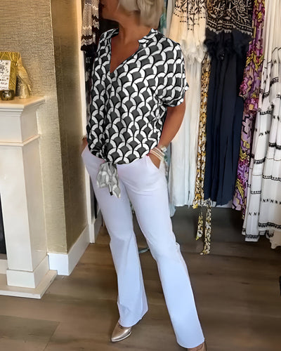 Blanka – bedruckte bluse mit kurzen armeln und v-ausschnitt